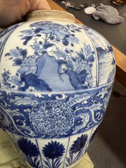 古玩陶瓷青花山水花卉紋大罐真品鑒賞圖