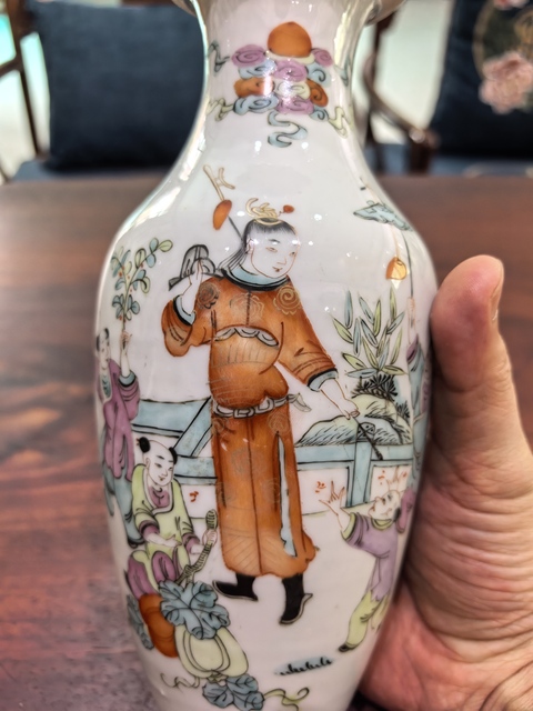 古玩陶瓷粉彩人物故事觀音瓶真品鑒賞圖