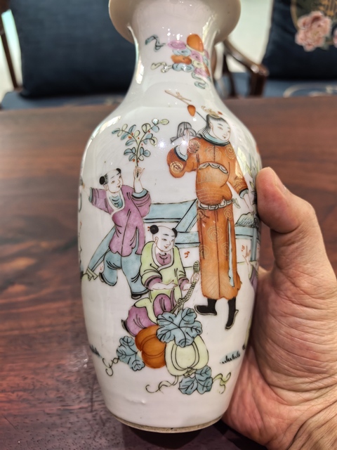 古玩陶瓷粉彩人物故事觀音瓶真品鑒賞圖