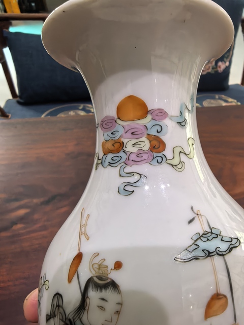 古玩陶瓷粉彩人物故事觀音瓶真品鑒賞圖