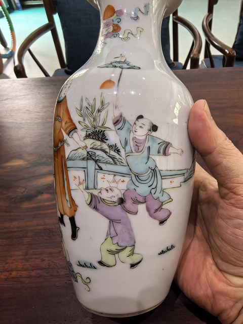 古玩陶瓷粉彩人物故事觀音瓶真品鑒賞圖