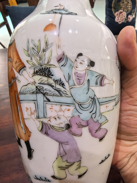 古玩陶瓷粉彩人物故事觀音瓶真品鑒賞圖