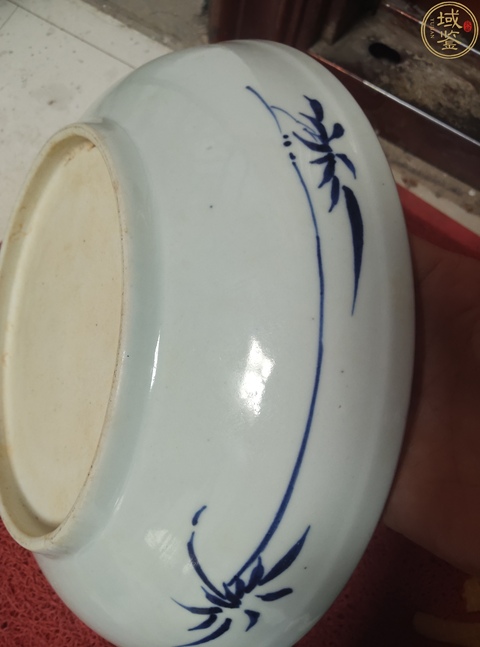 古玩陶瓷松雀瑞獸青花盤真品鑒賞圖