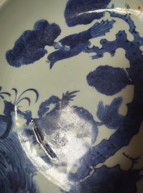 古玩陶瓷松雀瑞獸青花盤真品鑒賞圖
