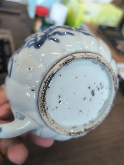 古玩陶瓷青花花卉紋茶壺真品鑒賞圖