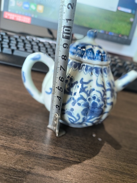 古玩陶瓷青花花卉紋茶壺真品鑒賞圖