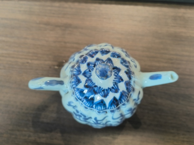 古玩陶瓷青花花卉紋茶壺真品鑒賞圖