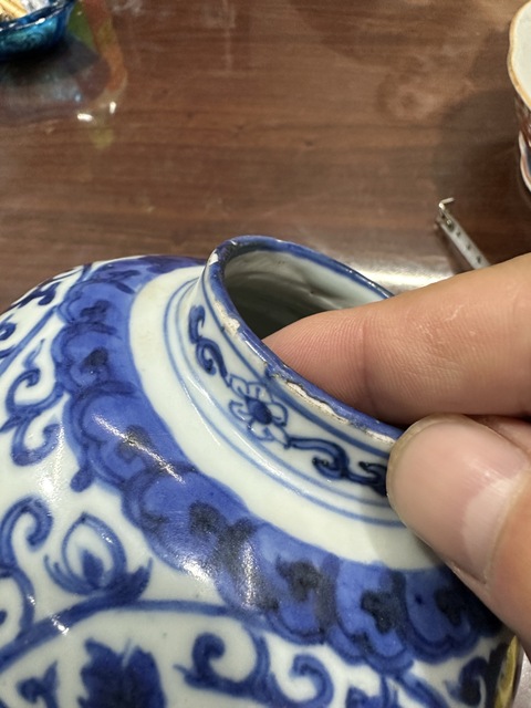 古玩陶瓷花卉紋青花罐真品鑒賞圖