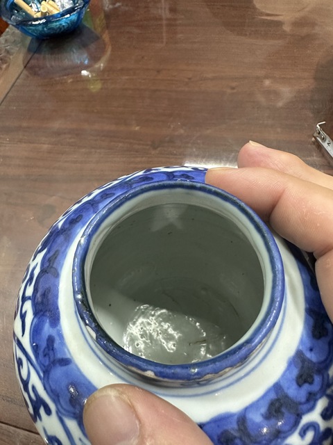 古玩陶瓷花卉紋青花罐真品鑒賞圖