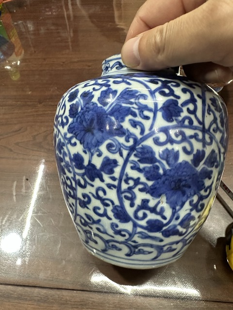 古玩陶瓷花卉紋青花罐真品鑒賞圖