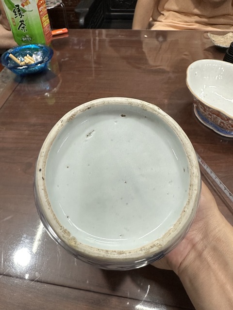 古玩陶瓷花卉紋青花罐真品鑒賞圖