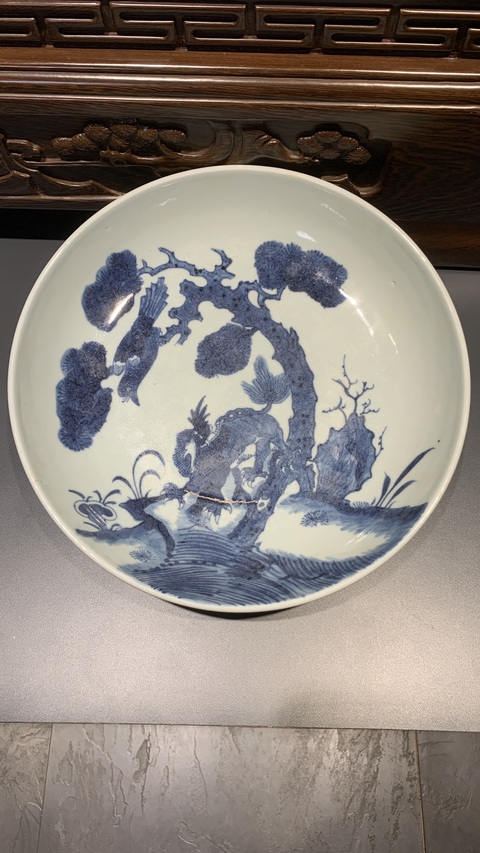 古玩陶瓷松雀瑞獸紋青花盤真品鑒賞圖