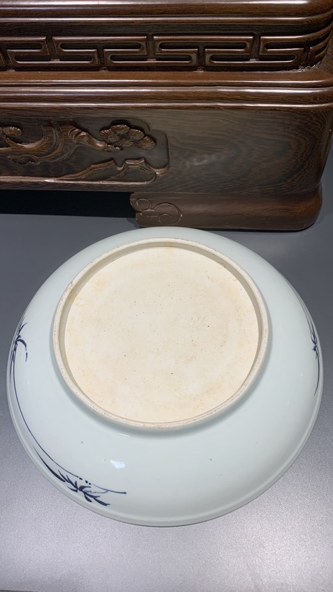 古玩陶瓷松雀瑞獸紋青花盤真品鑒賞圖