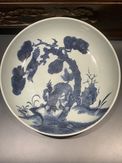 古玩陶瓷松雀瑞獸紋青花盤真品鑒賞圖