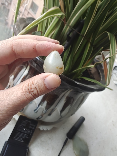 古玩玉器天然和田玉籽料原石拍賣，當前價格688元