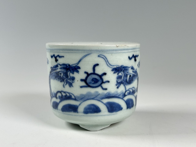 古玩陶瓷清晚期·青花雙龍戲珠紋香爐拍賣，當前價格668元