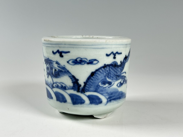 古玩陶瓷清晚期·青花雙龍戲珠紋香爐拍賣，當前價格668元