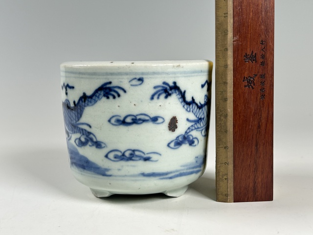 古玩陶瓷清晚期·青花雙龍戲珠紋香爐拍賣，當前價格668元