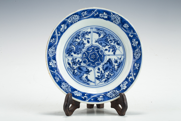 古玩陶瓷明晚·青花開窗花鳥紋折沿盤真品鑒賞圖