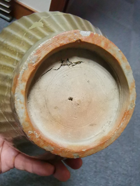 古玩陶瓷元代龍泉荷葉蓋罐真品鑒賞圖