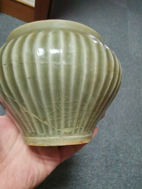 古玩陶瓷元代龍泉荷葉蓋罐真品鑒賞圖