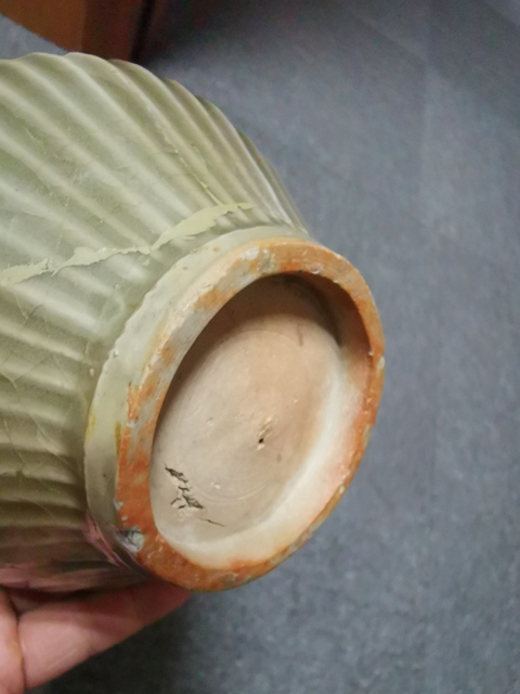 古玩陶瓷元代龍泉荷葉蓋罐真品鑒賞圖