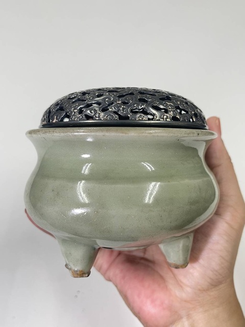 古玩陶瓷元代龍泉三足爐真品鑒賞圖