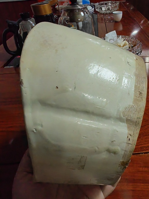 古玩陶瓷白釉刻花瓷枕真品鑒賞圖