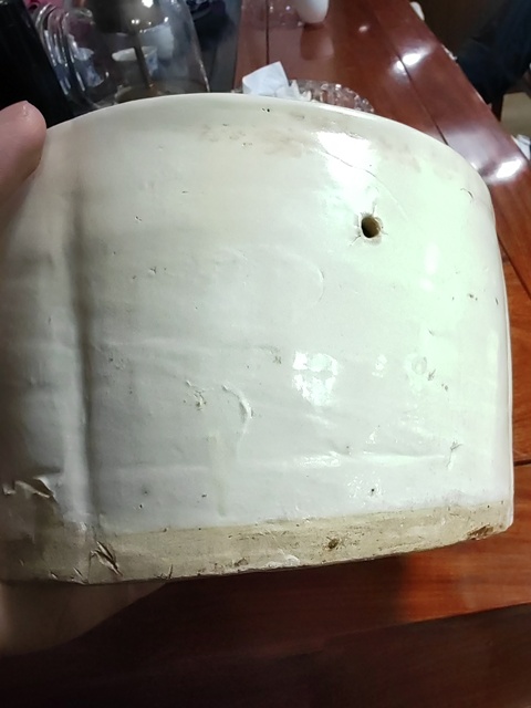 古玩陶瓷白釉刻花瓷枕真品鑒賞圖