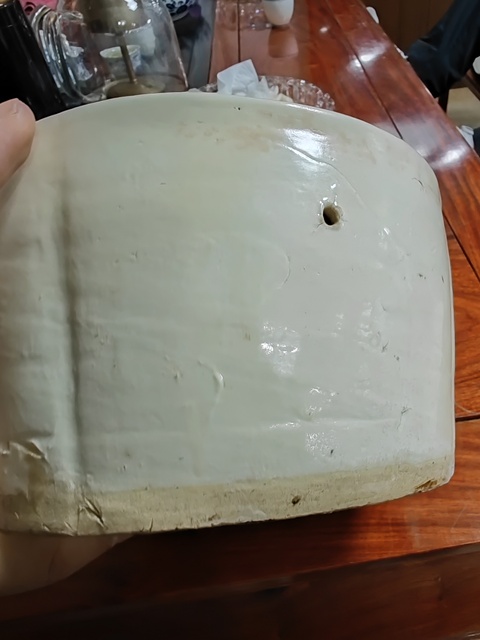 古玩陶瓷白釉刻花瓷枕真品鑒賞圖