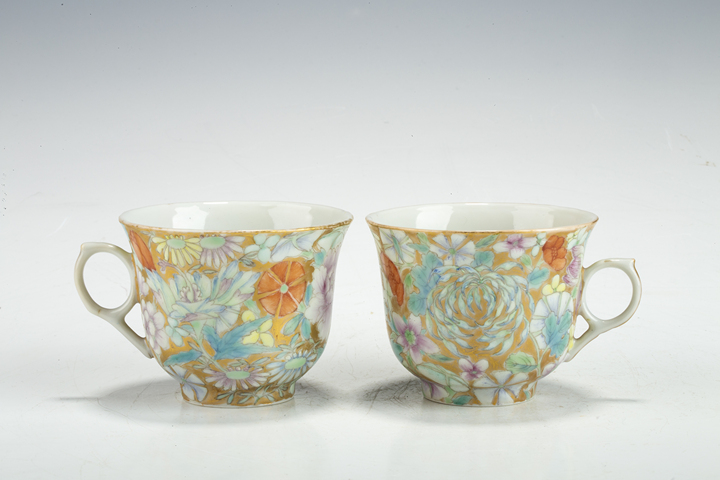 古玩陶瓷民國·金地粉彩百花不落地紋執(zhí)杯一對拍賣，當前價格1841元