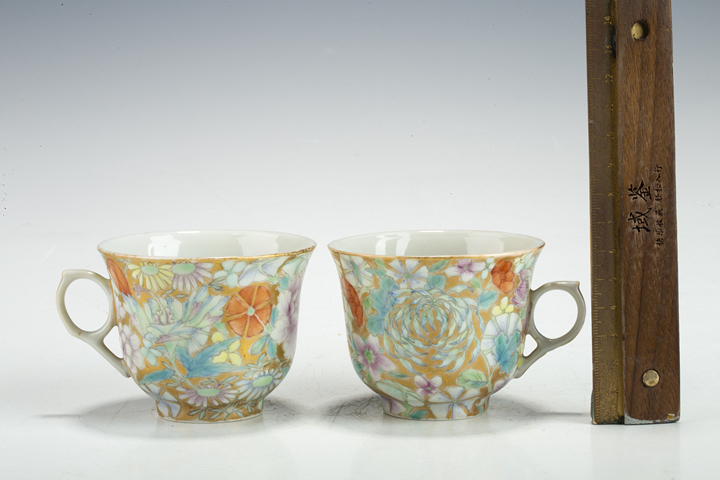 古玩陶瓷民國·金地粉彩百花不落地紋執(zhí)杯一對拍賣，當前價格1841元