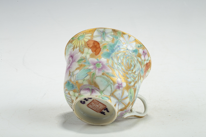 古玩陶瓷民國·金地粉彩百花不落地紋執(zhí)杯一對拍賣，當前價格1841元