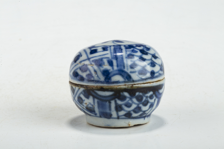 古玩陶瓷明晚·青花花卉紋小蓋盒真品鑒賞圖