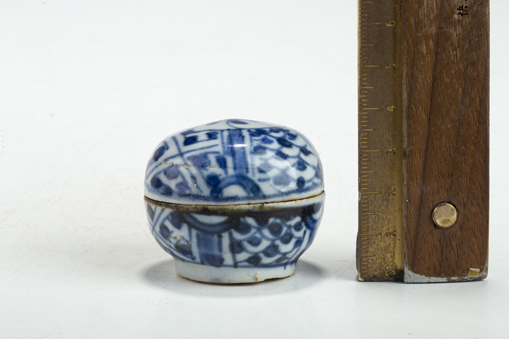 古玩陶瓷明晚·青花花卉紋小蓋盒真品鑒賞圖