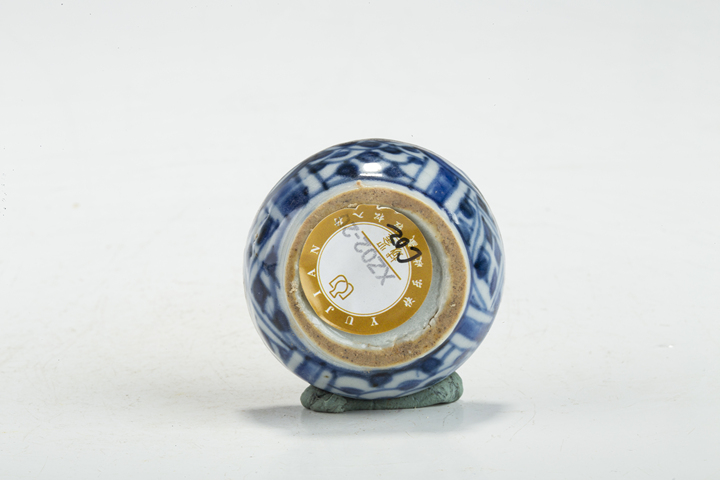 古玩陶瓷明晚·青花花卉紋小蓋盒真品鑒賞圖