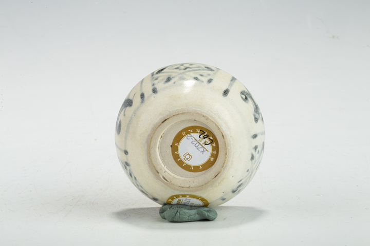 古玩陶瓷明·青花花卉紋蓋盒拍賣，當前價格384元