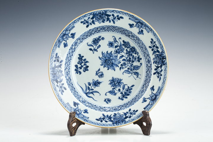 古玩陶瓷清雍正·青花花卉紋折沿盤
拍賣，當前價格0元