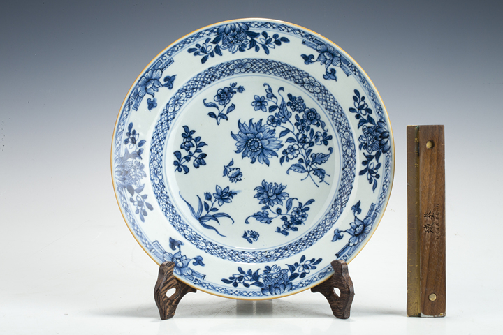 古玩陶瓷清雍正·青花花卉紋折沿盤
拍賣，當前價格0元