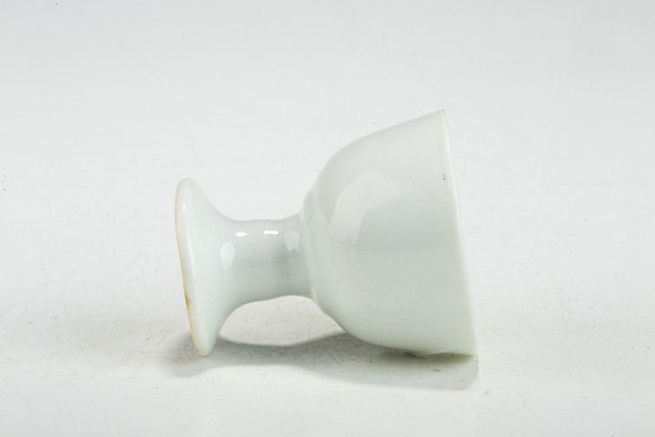 古玩陶瓷民國·白釉梅花紋高足杯一對真品鑒賞圖