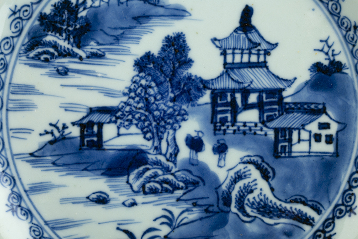 古玩陶瓷清中·青花山水樓閣紋花口盤真品鑒賞圖