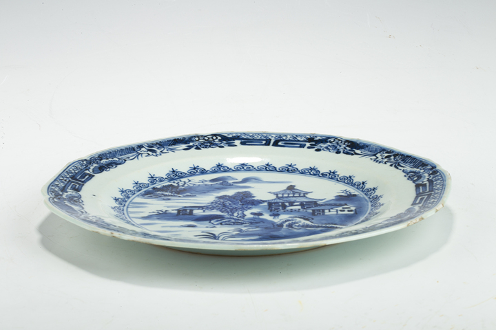 古玩陶瓷清中·青花山水樓閣紋花口盤真品鑒賞圖