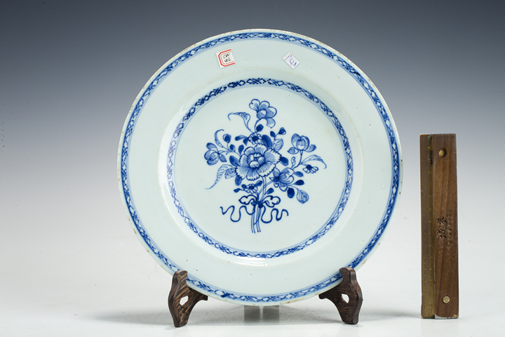 古玩陶瓷清中·青花花卉紋折沿盤真品鑒賞圖