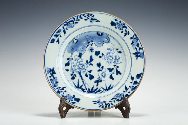 古玩陶瓷清康熙·青花洞石花竹紋折沿盤
真品鑒賞圖