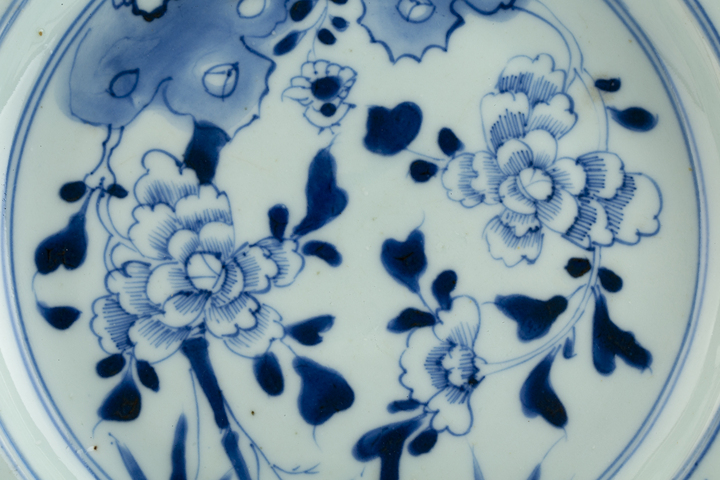 古玩陶瓷清康熙·青花洞石花竹紋折沿盤
真品鑒賞圖