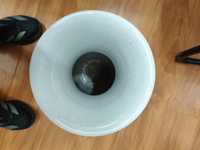 古玩陶瓷紅釉圈足圈足香爐真品鑒賞圖