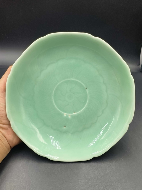 古玩陶瓷冬青釉刻花花口盤真品鑒賞圖