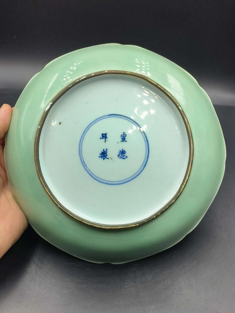 古玩陶瓷冬青釉刻花花口盤真品鑒賞圖