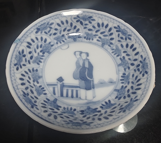 古玩陶瓷清早期 青花二喬賞月圖盤真品鑒賞圖