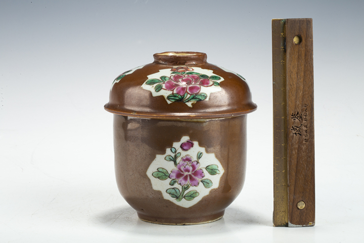 古玩陶瓷清雍乾·紫金釉開(kāi)窗粉彩花卉紋蓋缸
拍賣，當(dāng)前價(jià)格0元